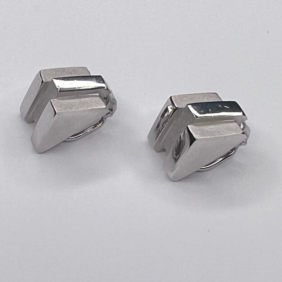 Givenchy Vintage 1979 Brutalist Silver Clip on earrings - Picture 2 of 6